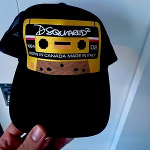 Dsquared trucker hat like new